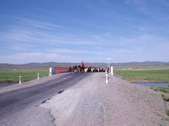 Асфальтированные трассы в Монголии – редкость.